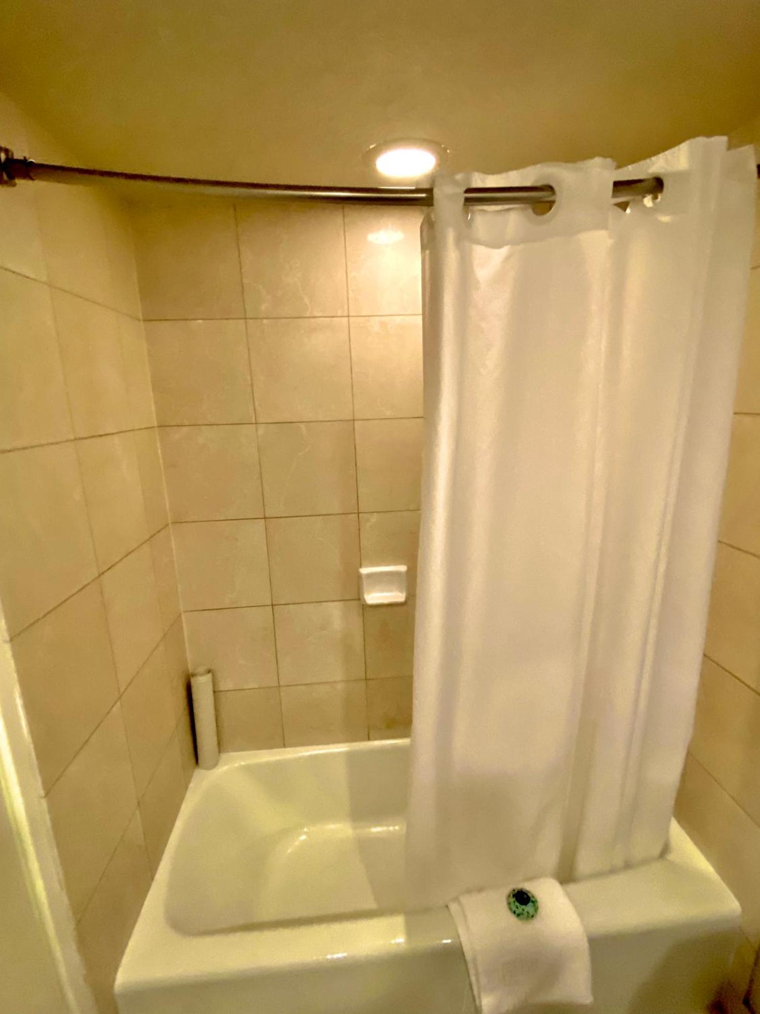 Cozy Studio With Free Parking In Waikiki โฮโนลูลู ภายนอก รูปภาพ